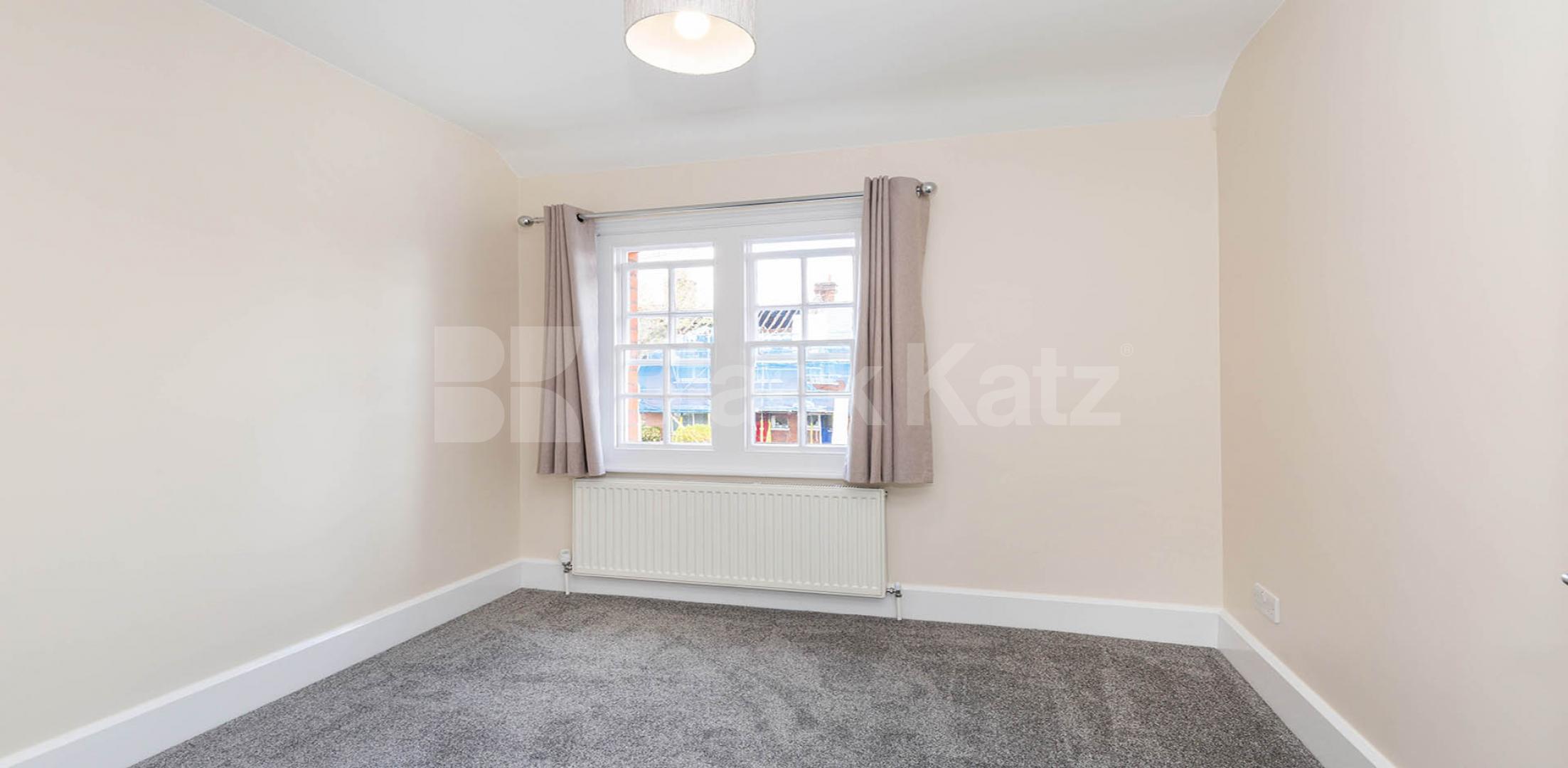 			NEWLY REFURBISHED!, 2 Bedroom, 1 bath, 1 reception Apartment			 Beechwood Road, CROUCH END 